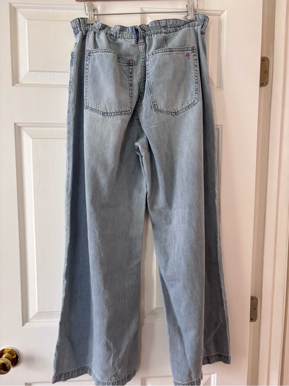 Altar'd State wide leg jeans in a light wash denim with a relaxed, casual size L - Picture 10 of 13